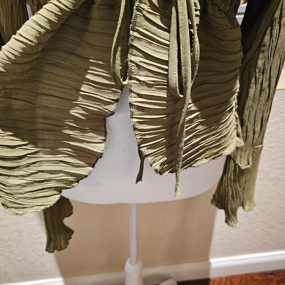 PrettyLittleThing Olive Green Crinkle Crepe Tie Front Top Size 6 Y2K Cottagecore - Picture 9 of 10